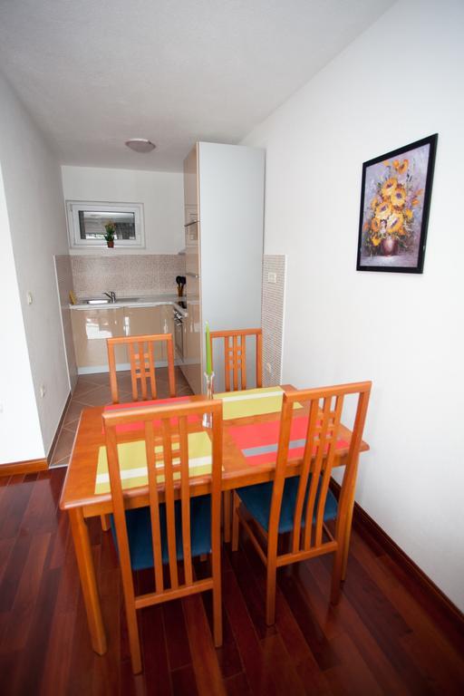 Apartments Svjetlana Trogir Habitación foto