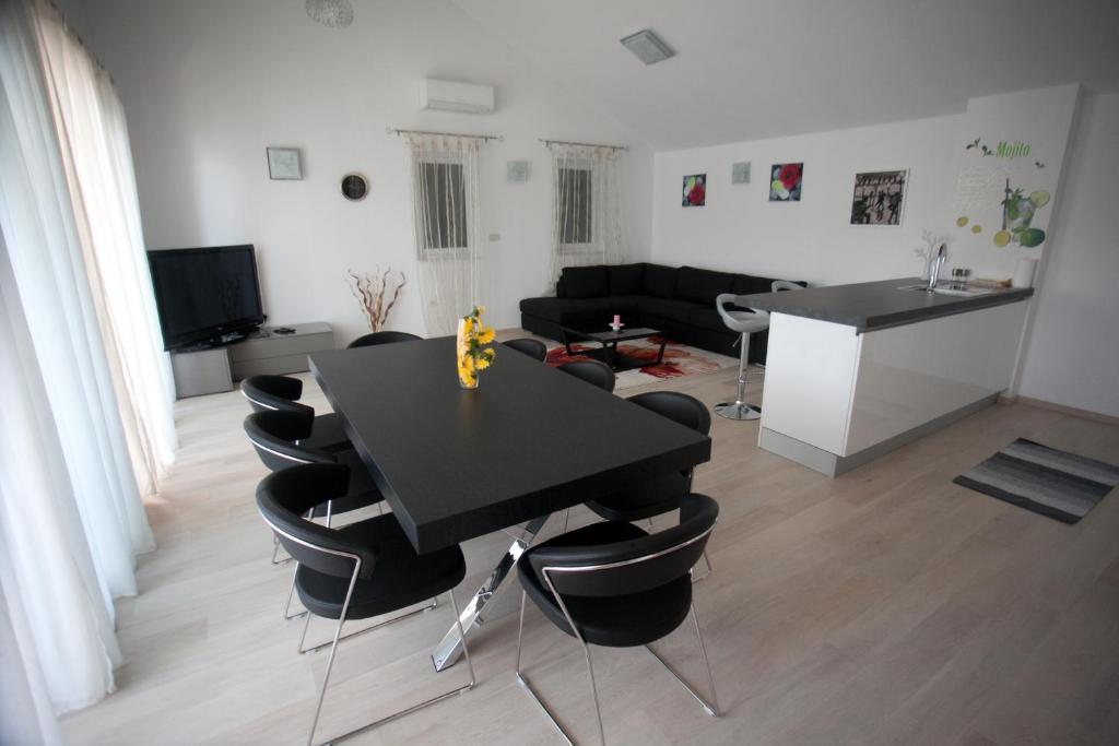 Apartments Svjetlana Trogir Habitación foto