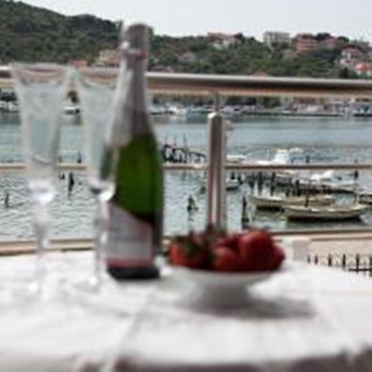 Apartments Svjetlana Trogir Exterior foto